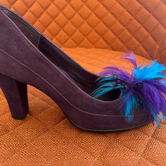 Aerosoles Purple Suede Heels with Turquoise and Purple Feather detail Size 7 - Picture 5 of 8